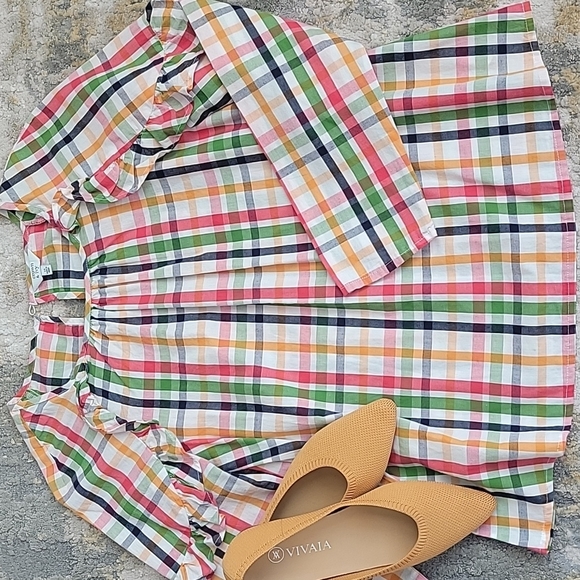 Crown & Ivy Ruffled Detail Pulliver Blouse - Picture 1 of 10